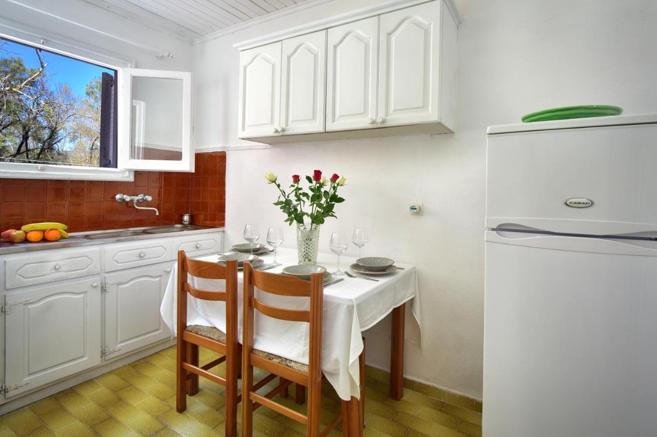 Dafnila Merlyn Rooms Into The Nature, 100M From The Beach מראה חיצוני תמונה