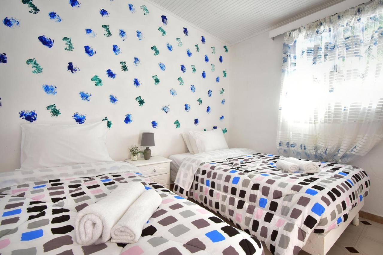 Dafnila Merlyn Rooms Into The Nature, 100M From The Beach מראה חיצוני תמונה