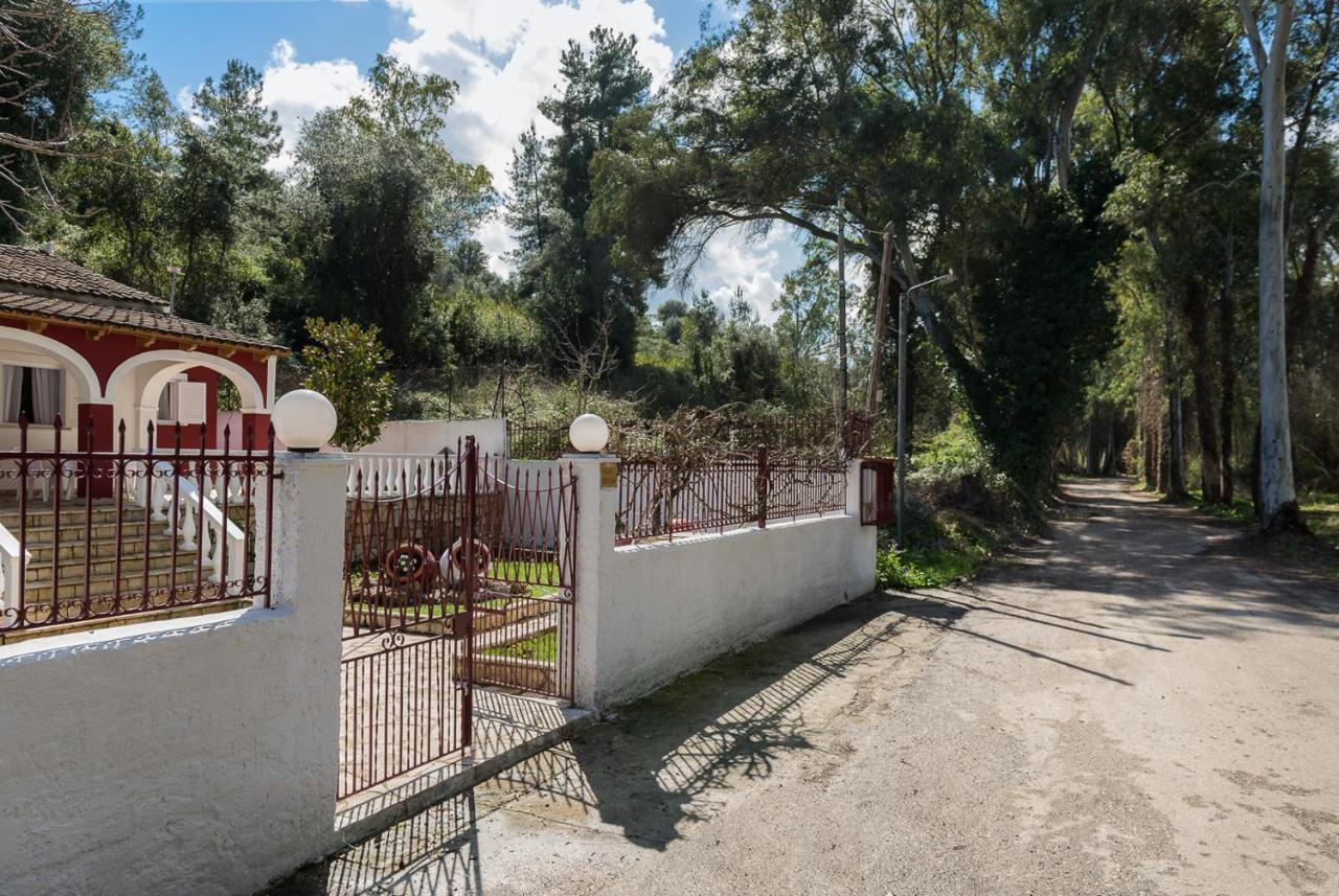 Dafnila Merlyn Rooms Into The Nature, 100M From The Beach מראה חיצוני תמונה