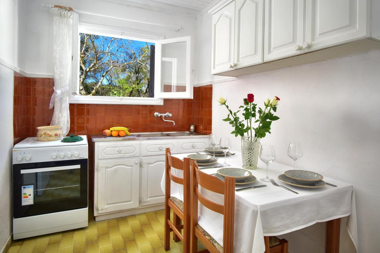 Dafnila Merlyn Rooms Into The Nature, 100M From The Beach מראה חיצוני תמונה